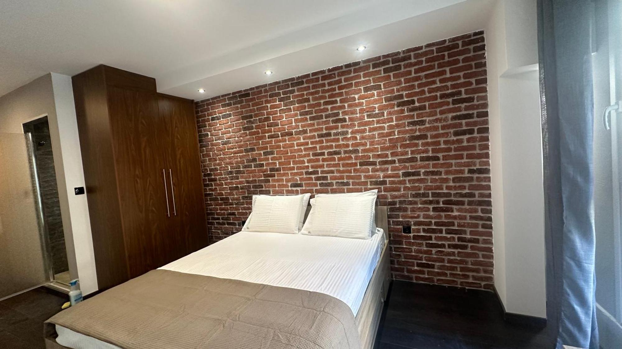 Loft Apartment *